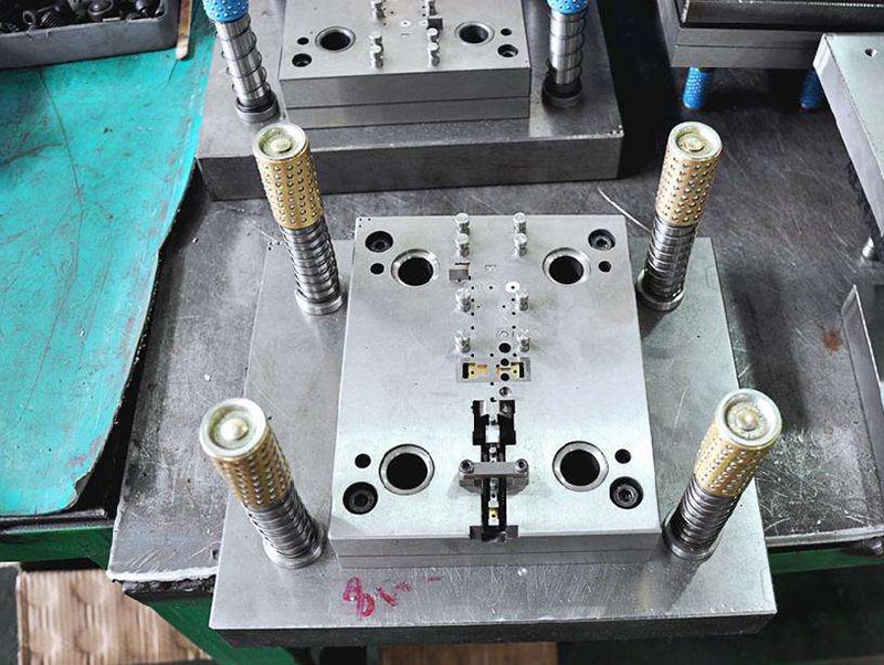 伊犁模具制造-01